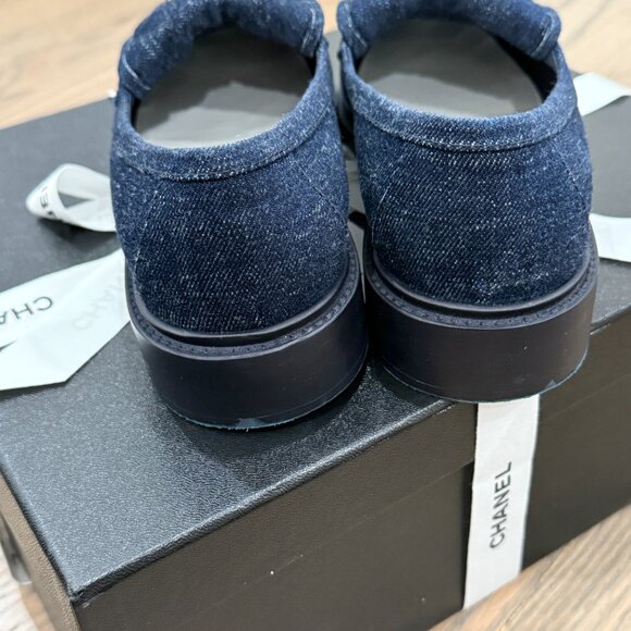 Chanel | Dark Blue Denim CC Turnlock Loafers | Size 37.5 - Picture 9 of 10